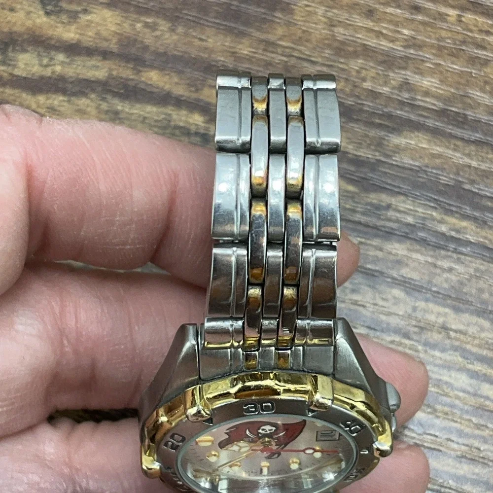 LogoArt Tampa Bay Buccaneers Vintage Women's Watch Stainless Steel New Battery